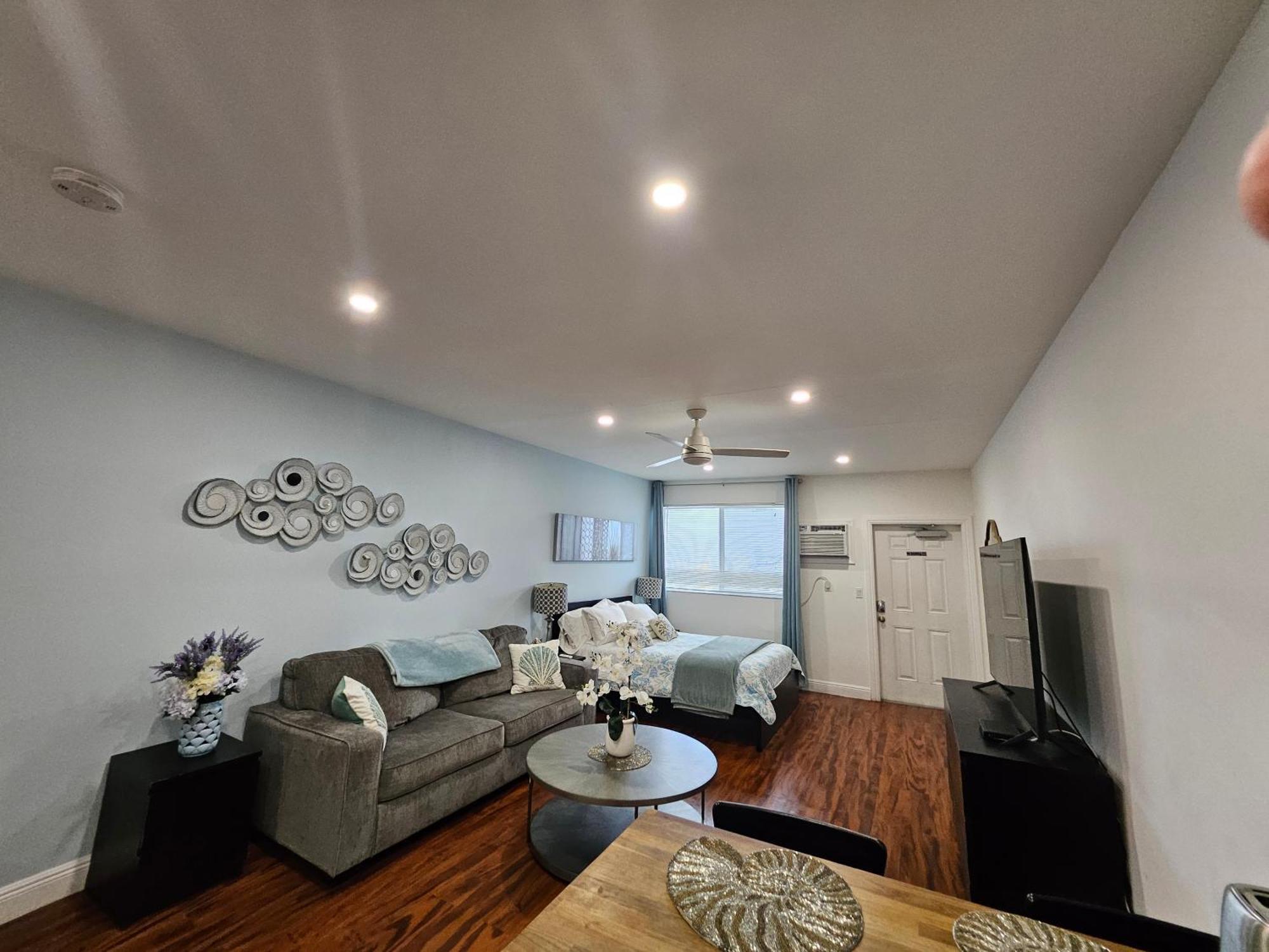 The Pearl Beachside Apartments On Hollywood Beach Номер фото